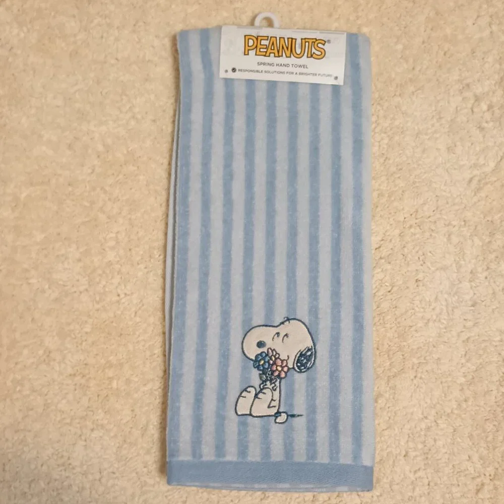 NWT ~ Officially Licensed Peanuts Snoopy w/ Flower Bouquet Striped Hand Towel